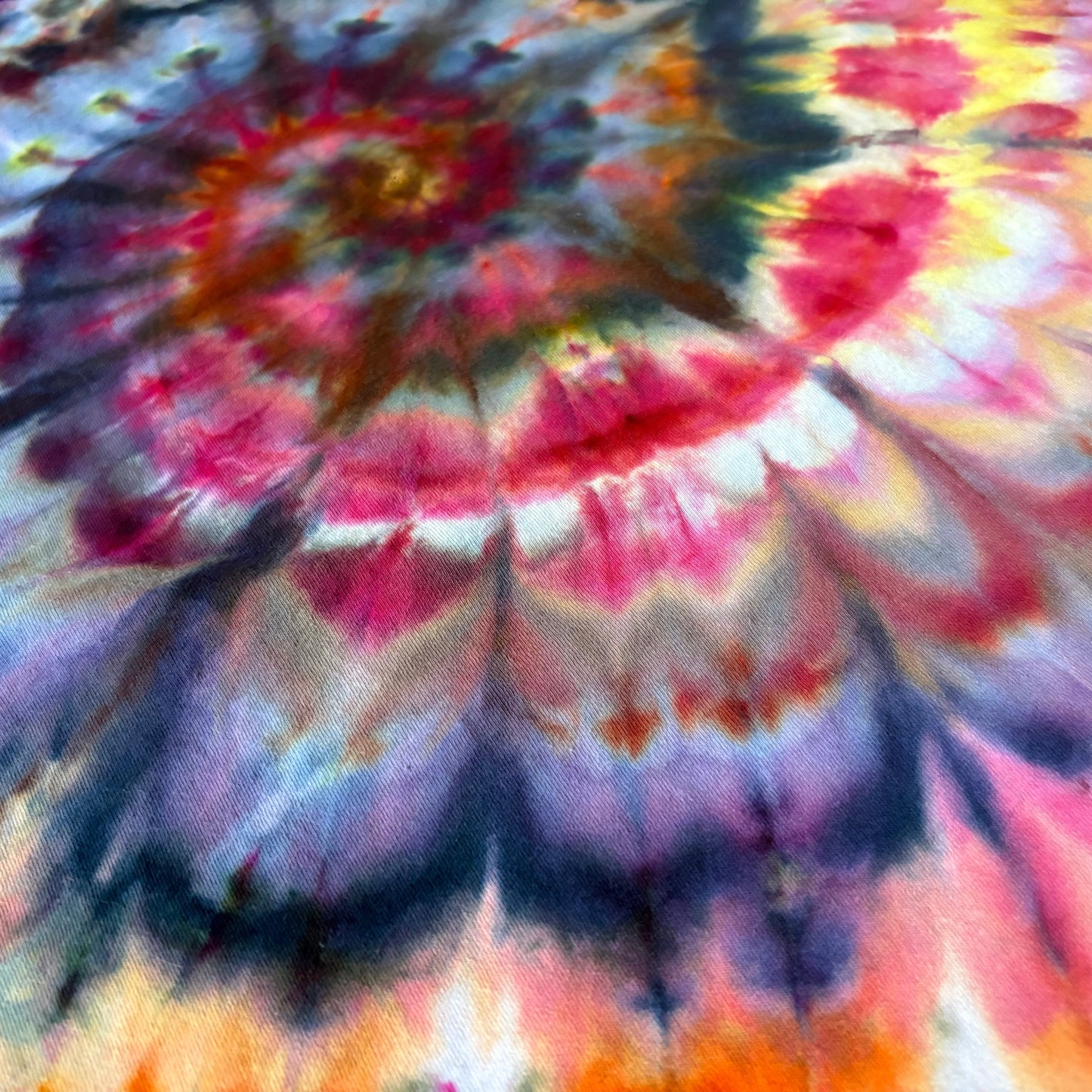 Fractal Feather Tie-Dye Tee – XL (Fruit of the Loom)