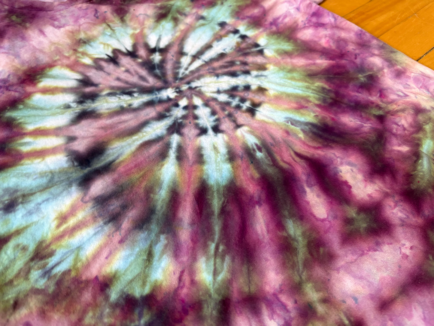 Mixed Results  Tie Dye T-Shirt – [L]